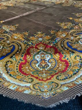 Paisley silk Medallion Scarf Brown Gold Blue, Red 52“ x 52“ fringe edge Carlisle